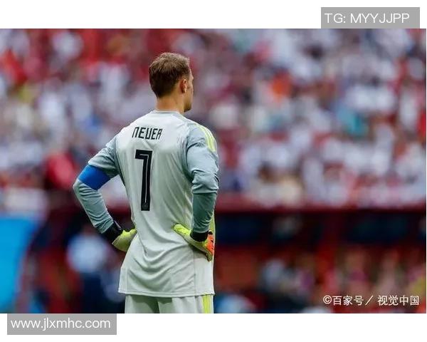 足球明星背影剪辑图片展示他们的独特魅力与运动精神的完美结合 足球明星背影剪辑图片展示他们的独特魅力与运动精神的完美结合