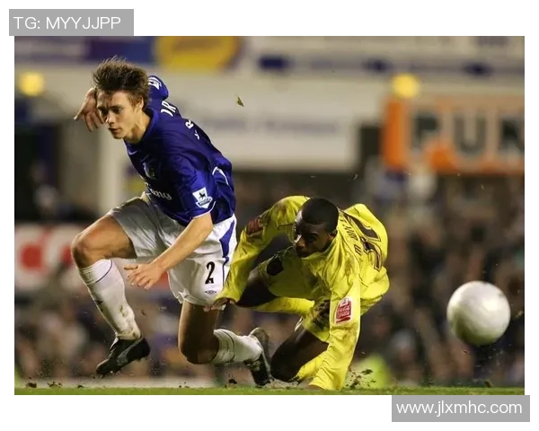 在孤独中倾诉对足球明星的爱恋与追随